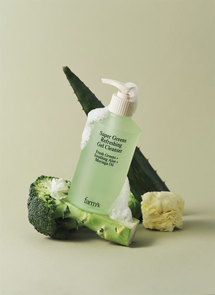 Gel cleanser still life with aloe and broccoli