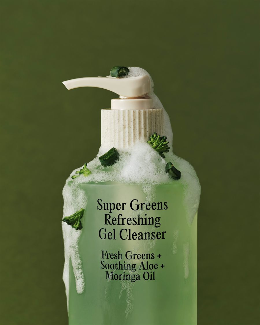 Gel cleanser with lather, close crop