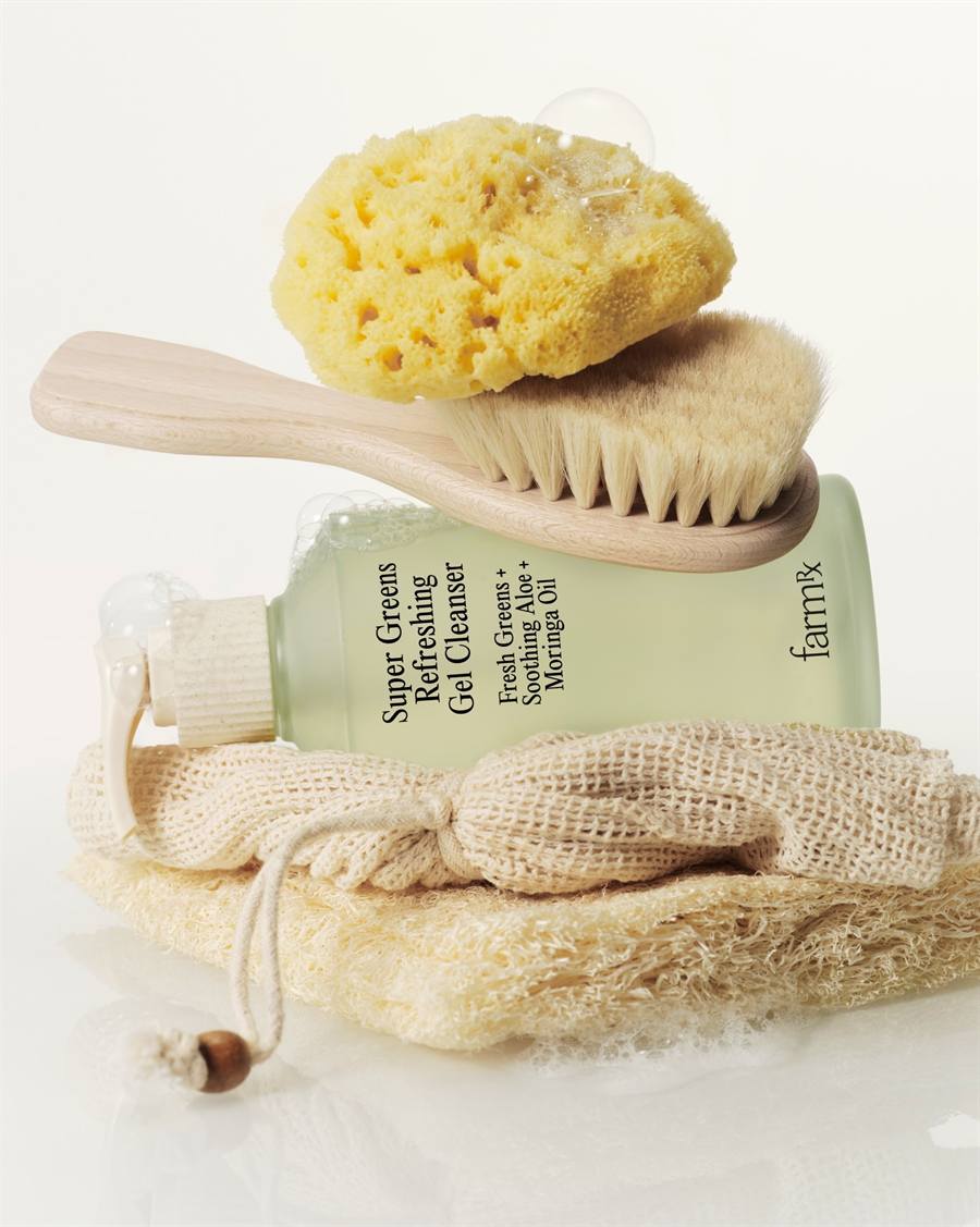 Gel cleanser with sponge, brush and loofah